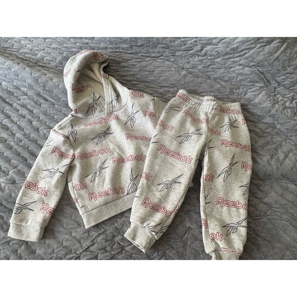 Reebok matching 2pc sweatsuit hoodie sweatpants size 2T - Picture 1 of 4